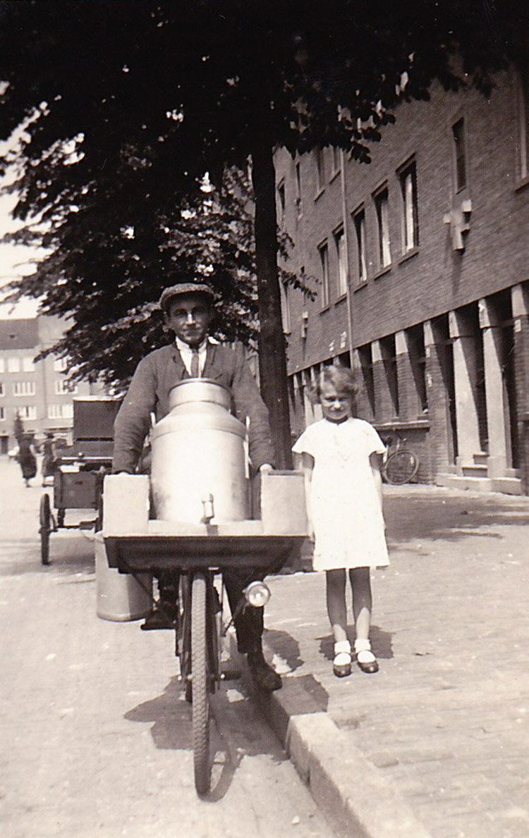 Paardekraalstraat 08 - 1928 .<br />Foto: Aaltje den Hartog-van den Bosch 
