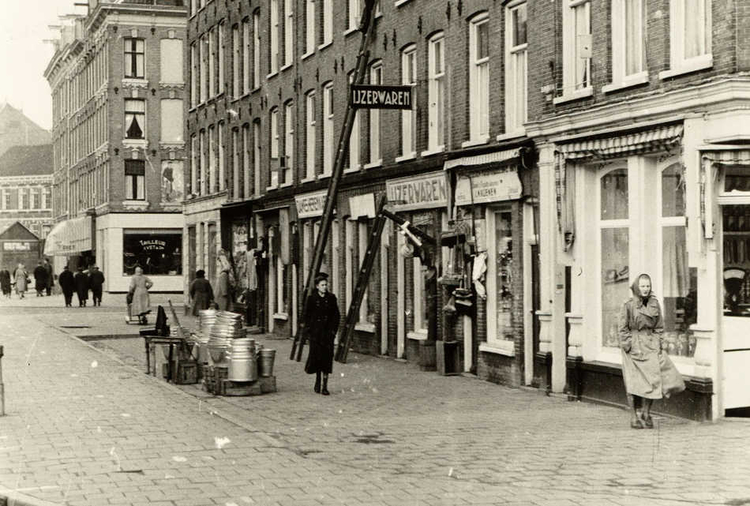 Dapperstraat 13 - ± 1950 .<br />Foto: Beeldbank Amsterdam 