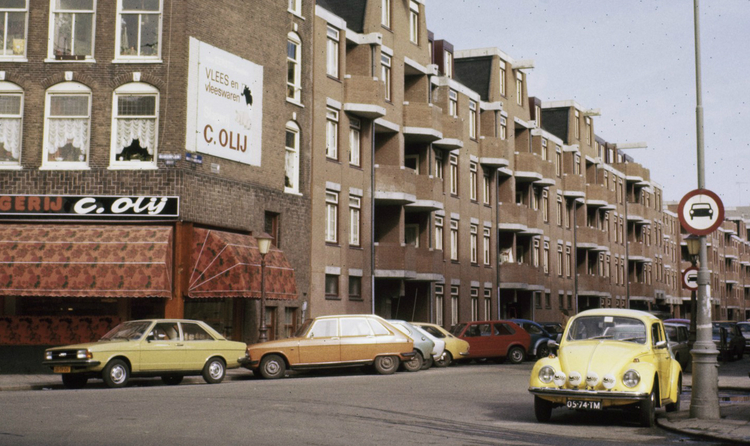 Beukenplein 05 - ± 1980 .<br />Foto: Beeldbank Amsterdam 
