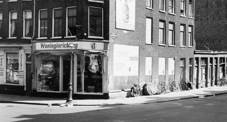 Beukenplein  23 - ± 1950 .<br />Foto: Beeldbank Amsterdam 