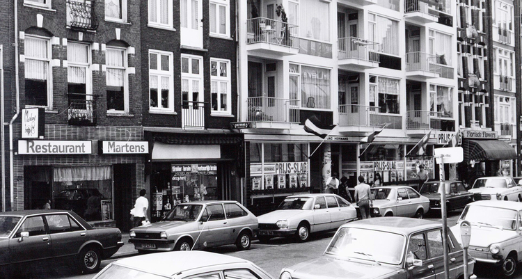 Camperstraat rond nr 48 - ± 1975 .<br />Foto: Beeldbank Amsterdam 