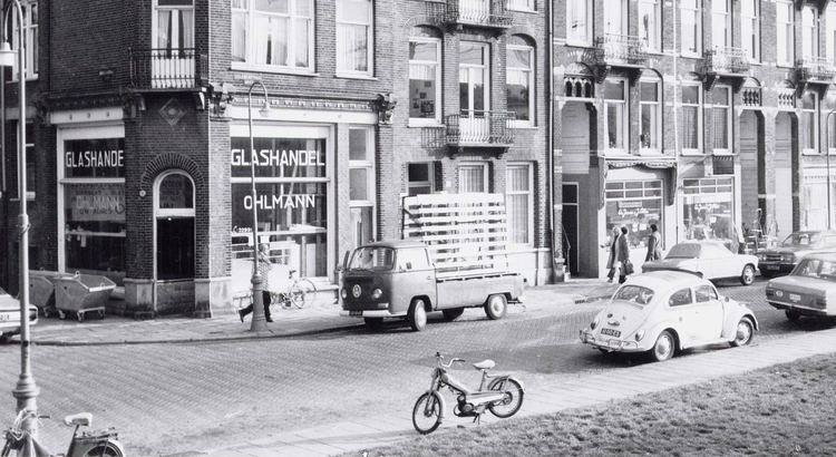 Celebesstraat 31  Ohlmann hoek Madurastraat -  1972 .<br />Foto: Beeldbank Amsterdam 