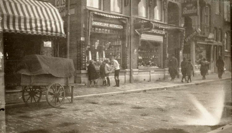 Celebesstraat 34 rechts - 1926 .<br />Foto: Beeldbank Amsterdam 