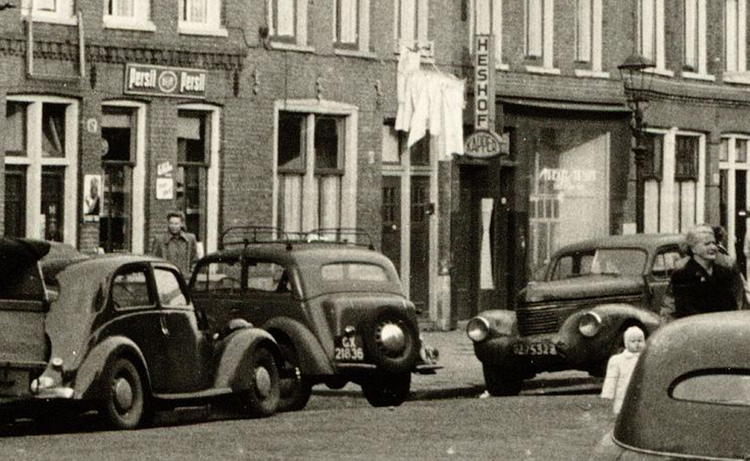 Commelinstraat 87 Kruidenier van Bodengraven - ± 1950 .<br />Foto; Beeldbank Amsterdam 