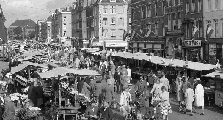 Dapperstraat 53 - P.de Gruyter & Zoon - winkel met boog boven de pui 1961 .<br />Foto: Beeldbank Amsterdam 