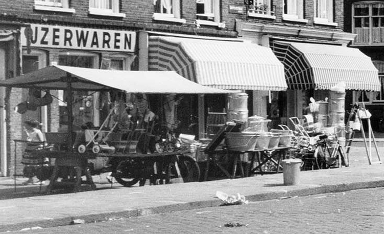 Dapperstraat 21 tot 37 - ±1970 .<br />Foto: Beeldbank Amsterdam 