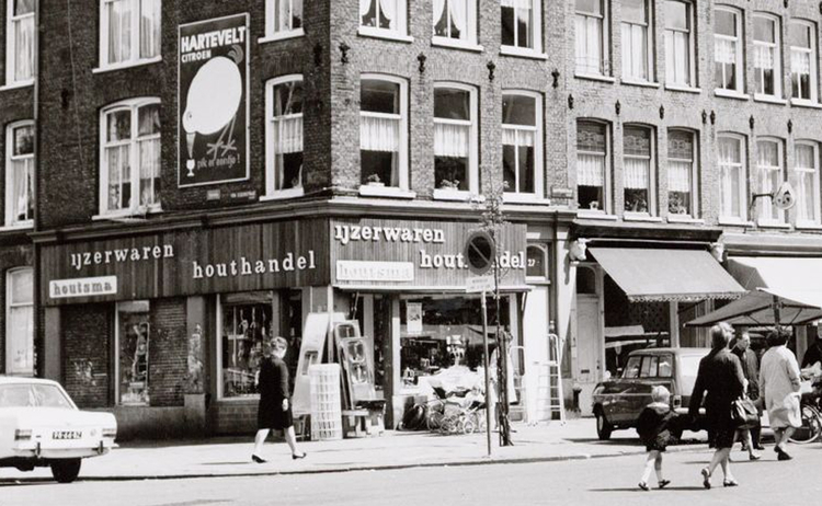 Dapperstraat 27 - 1967 .<br />Klik rechts bovenaan op de foto en de foto wordt vergroot weergegeven.<br />Foto: Beeldbank Amsterdam .<br />Foto: Beeldbank Amsterdam 