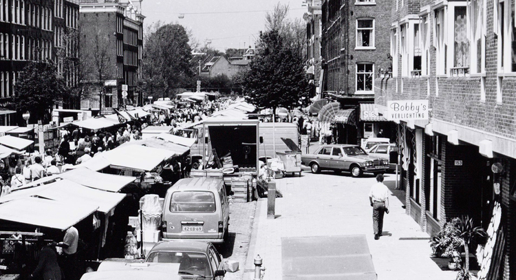 Dapperstraat 153 - Bobby - 1982 .<br />Foto: Beeldbank Amsterdam 