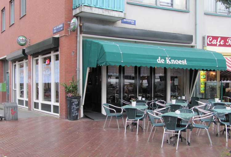 Dapperplein 23 Café De Knoest - 2009 .<br />Foto: Julia van As 
