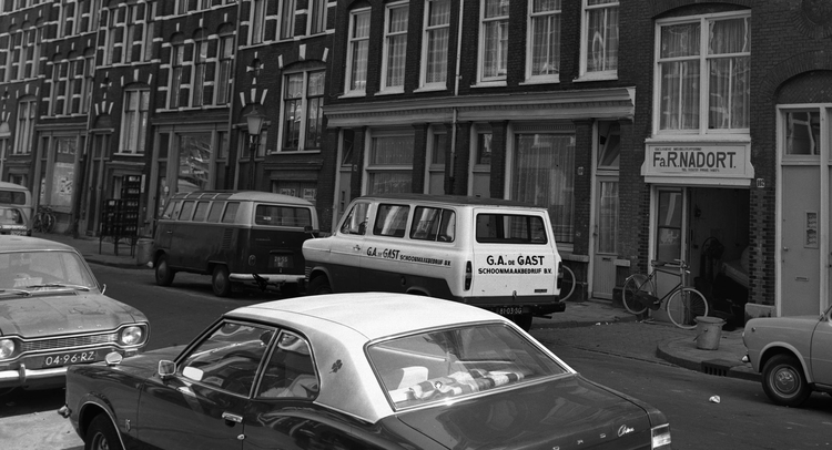 Derde Oosterparkstraat 102 Nadort meubelstoffering - 1974 .<br />Foto: Beeldbank Amsterdam 