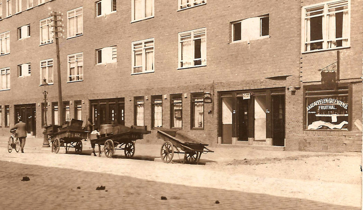 Molukkenstraat 105 -  1933 .<br />Foto: Henk Okkerman 