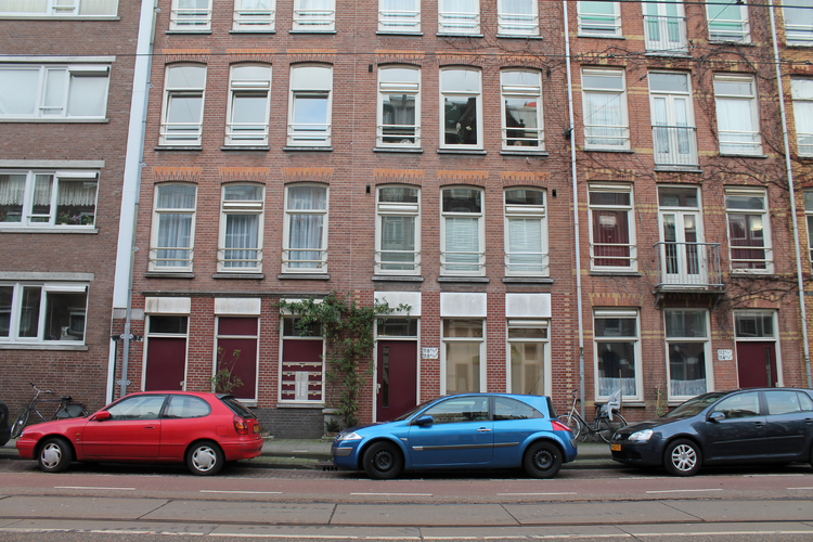 Ruyschstraat 120 (achter rode auto) - 2015 .<br />Foto: Jo Haen 