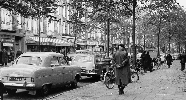 Javastraat 23 (helemaal links) - 1968 .<br />Foto: Beeldbank Amsterdam 