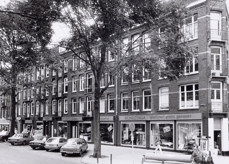 Javastraat 86 - 1982 .<br />Foto: Beeldbank Amsterdam<br />Klik rechts bovenaan op de foto en de foto wordt vergroot weergegeven. .<br />Foto: Beeldbank Amsterdam 