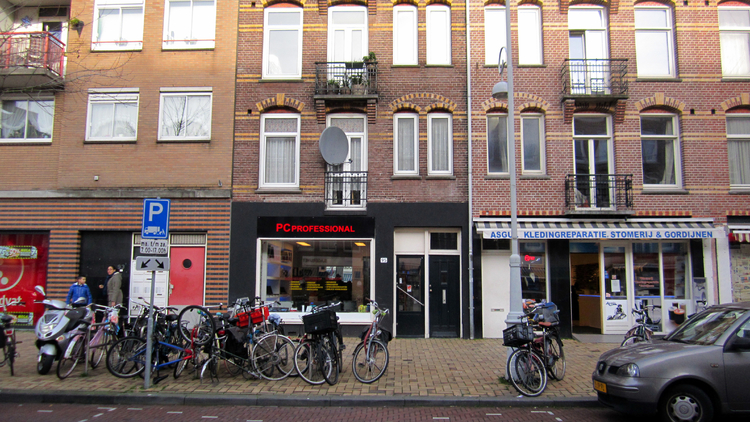Javastraat 95 - (rode letters) 2014 .<br />Foto: Jo Haen © 