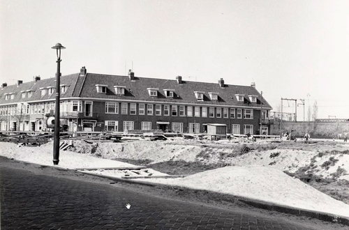 Archimedeslaan 58 (helemaal rechts) - 1957 .<br />Foto: Beeldbank Amsterdam 
