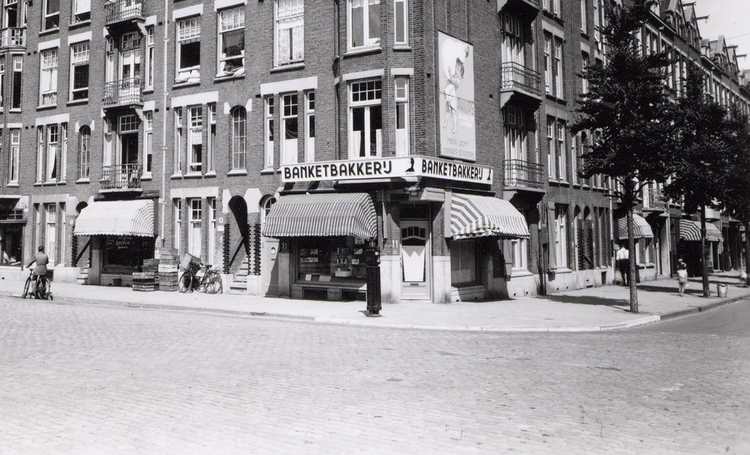 Krugerplein 11 - 1945 .<br />Foto: Beeldbank Amsterdam 