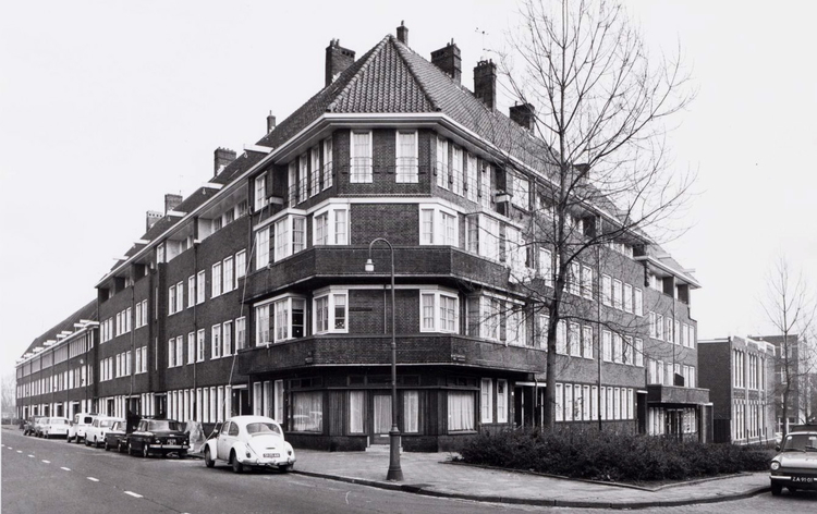 Linnaeuskade 37-38 - 1972 .<br />Foto: Beeldbank Amsterdam 