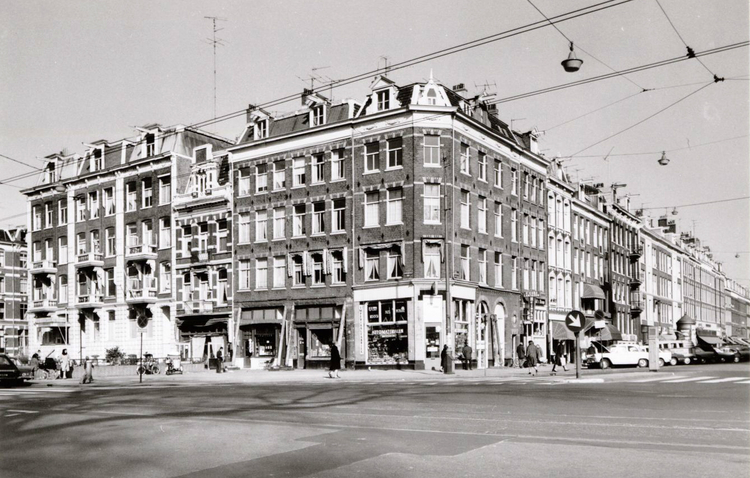 Linnaeusstraat  33 (hoekpand) - 1969 .<br />Foto: Beeldbank Amsterdam 