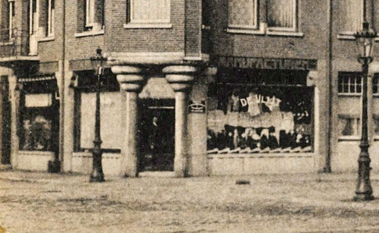 Linnaeusstraat 86 - 1900 .<br />Foto: Beeldbank Amsterdam 
