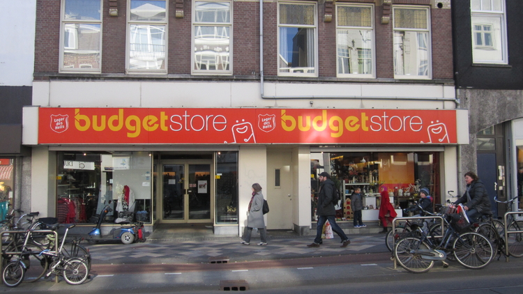Middenweg 14-16 Leger des Heils Budget Store - 2013 .<br />Foto: Jo Haen © 