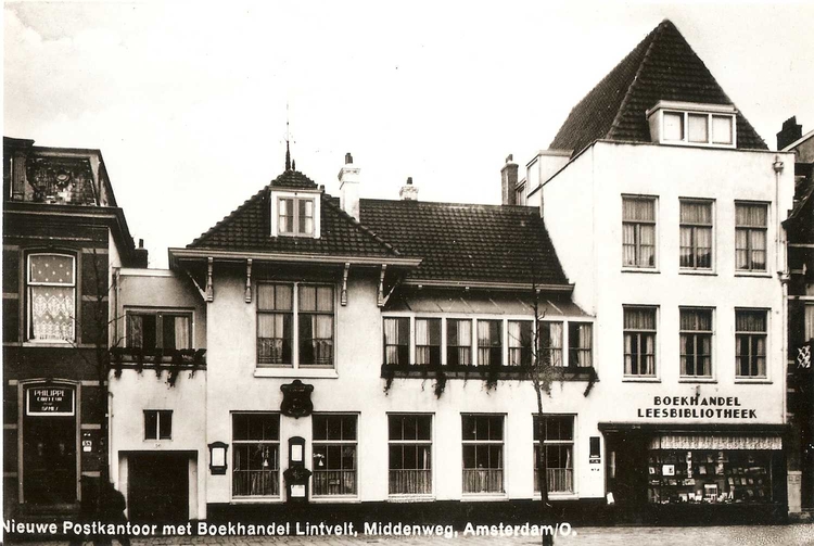 Middenweg 58 - links -  ± 1931 .<br />Foto: Eigendom Jo Haen 