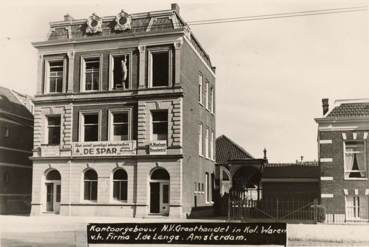 Middenweg 65 - 67 - 1950 .<br />Klik rechts bovenaan op de foto en de foto wordt vergroot weergegeven.<br />Foto: Beeldbank Amsterdam .<br />Foto: Beeldbank Amsterdam 
