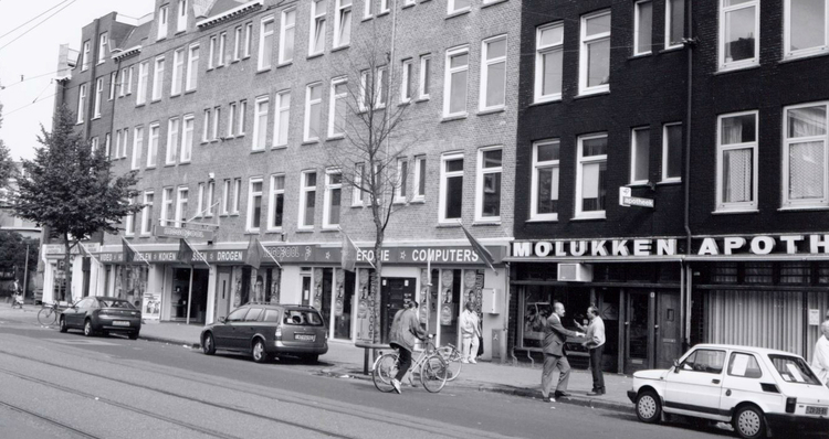 Molukkenstraat 83 Molukkenapotheek - 2000 .<br />Foto: Beeldbank Amsterdam 