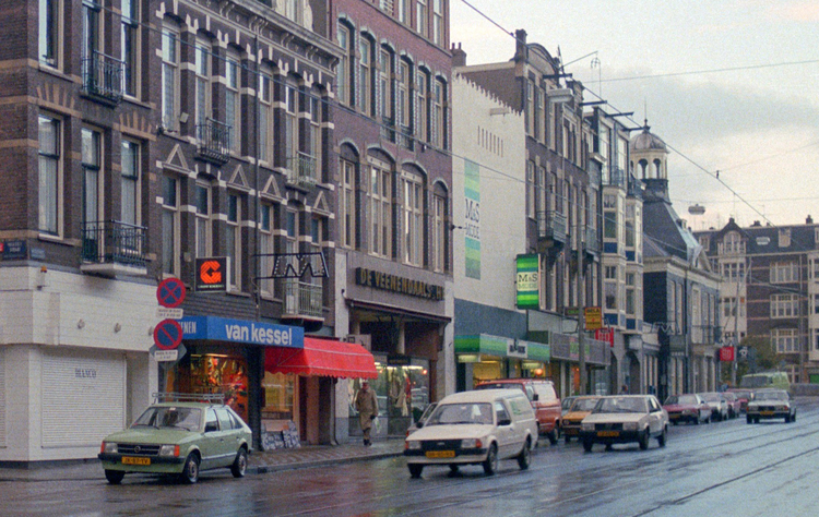 De Veenendaalse Middenweg 22-24 - 1985 .<br />Klik rechtsboven op de foto en de foto wordt vergroot weergegeven.<br />Foto: Theo Proeskie © .  Foto: Theo Proeskie © 
