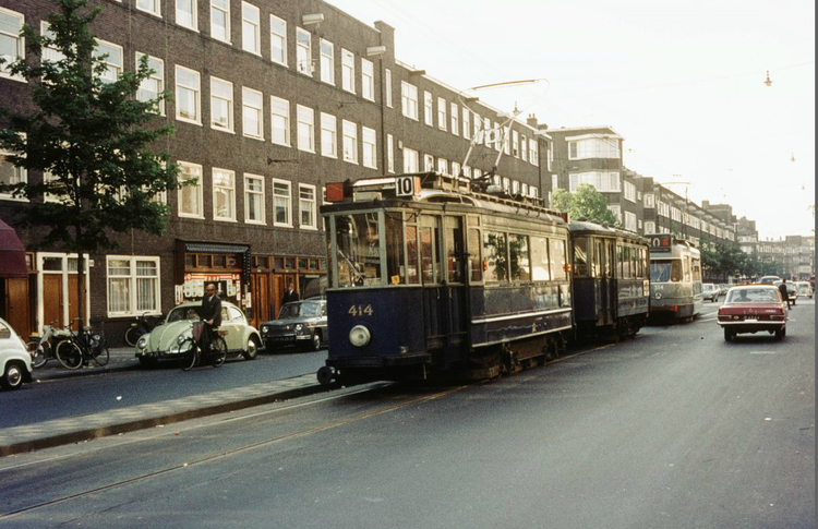 Molukkenstraat 130 (links) - 1966 .<br />Foto: Beeldbank Amsterdam 