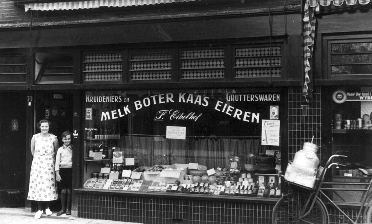 Molukkenstraat 79 - ± 1939 .<br />Foto: Fred Verdellen 