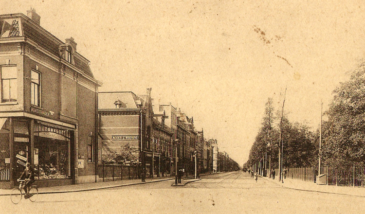 Linnaeusstraat 04 - ± 1923 .<br />Foto: Jan van Deudekom 