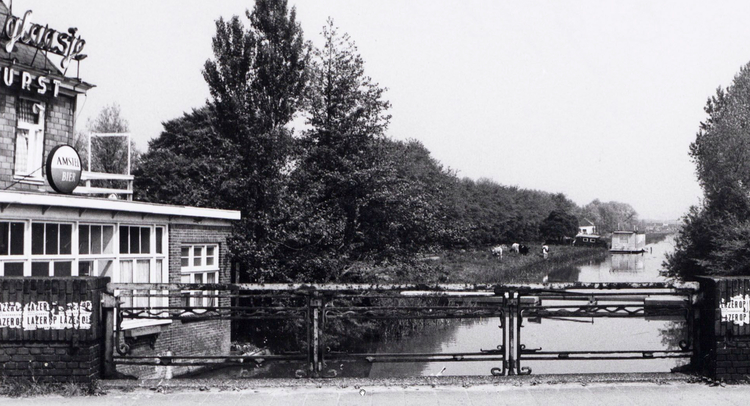 Oosterringdijk 149 achterzijde vanaf de Hartveldseweg - 1936 .<br />Foto: Beeldbank Amsterdam 