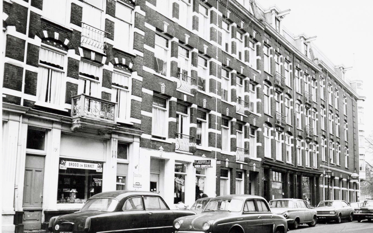 Reinwardstraat 10 A. Koppel, kleermaker - 1969 .<br />Foto: Beeldbank Amsterdam 