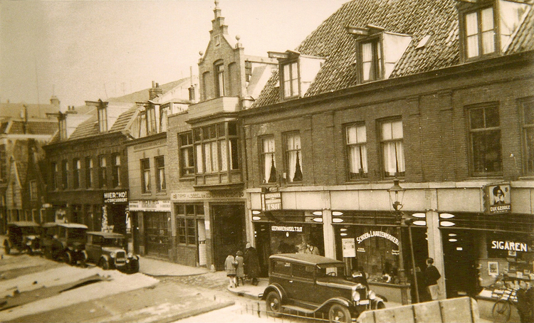 Ringdijk 7a - ± 1930 .<br />Foto: Familie Jan van Deudekom © 7a staat links van het donkere pand.<br />Foto: Familie Jan van Deudekom © 