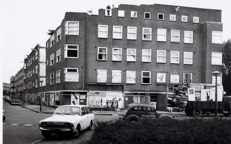 Insulindeweg 35 hoek Riouwstraat - 1974 .<br />Foto: Beeldbank Amsterdam 