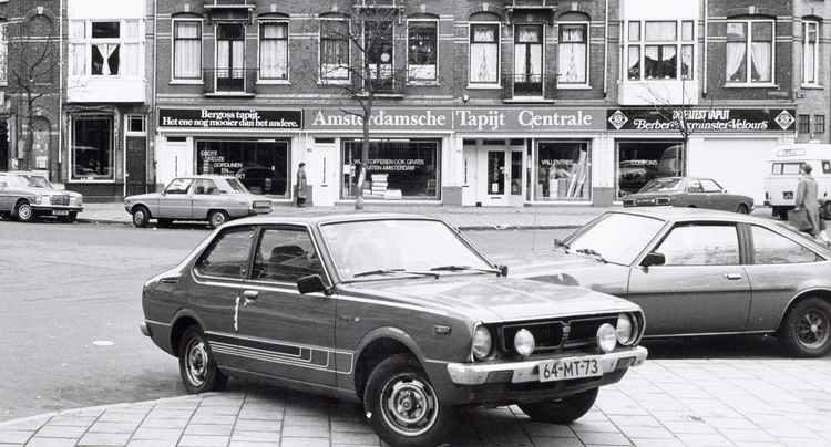 Sumatrastraat 51 - 87  (51 helemaal links) - 1982 .<br />Foto: Beeldbank Amsterdam 