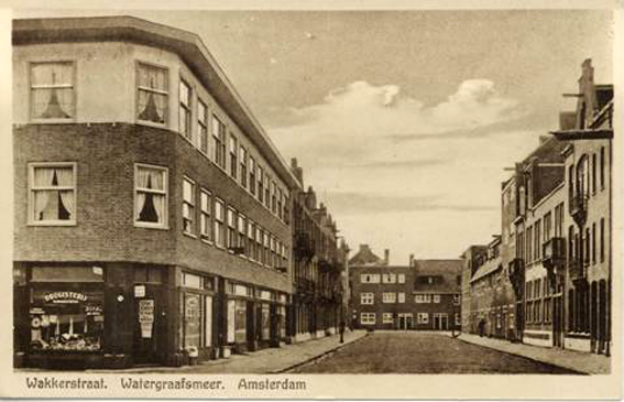 Wakkerstraat 47 (links 2e pand) - 1924 .<br />Foto: Jan van Deudekom 