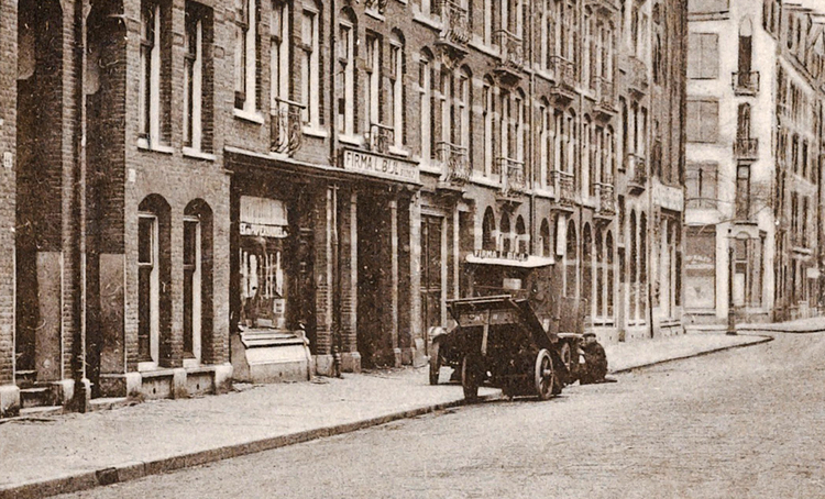 Vrolikstraat 449 - 1924 .<br />Klik rechts bovenaan op de foto en de foto wordt vergroot weergegeven.<br />Foto; Beeldbank Amsterdam .<br />Foto; Beeldbank Amsterdam 