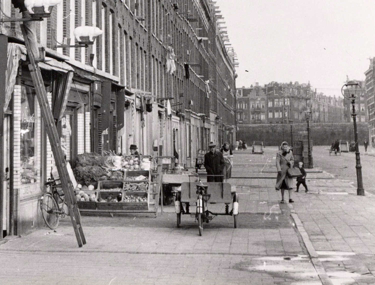 Wagenaarstraat 75 - ± 1955 .<br />Foto: Beeldbank Amsterdam 