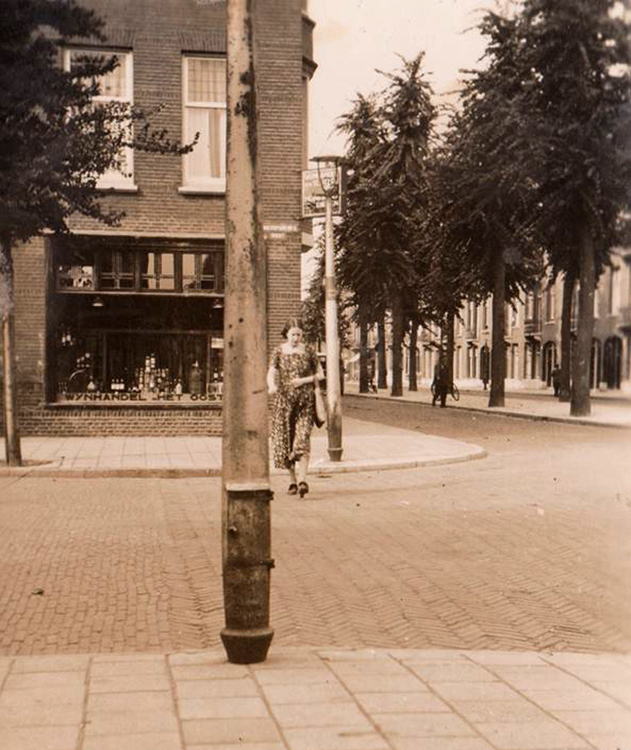 Weth. Frankeweg 44 - ± 1935 .<br />Foto: André Aukes 